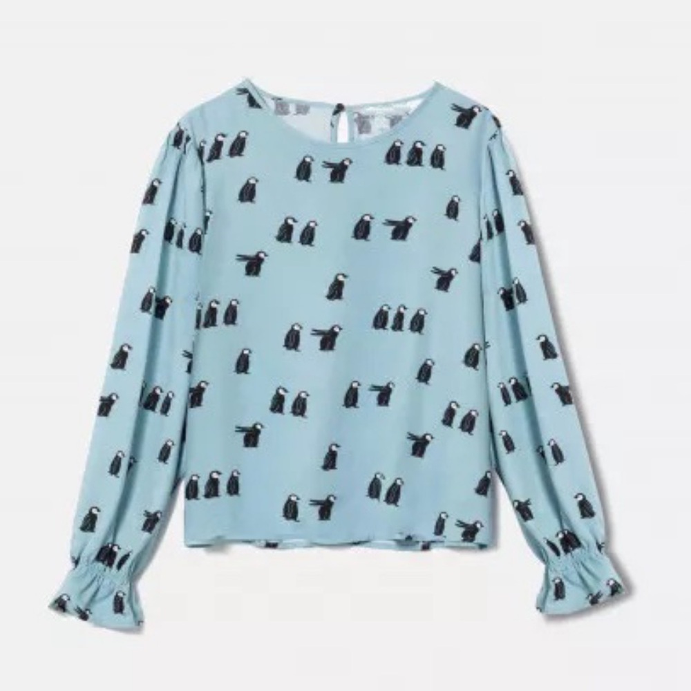 🔴 4/$15 Penguin print blue long ruffle edge sleeve viscose blouse size M in EUC - Picture 2 of 16